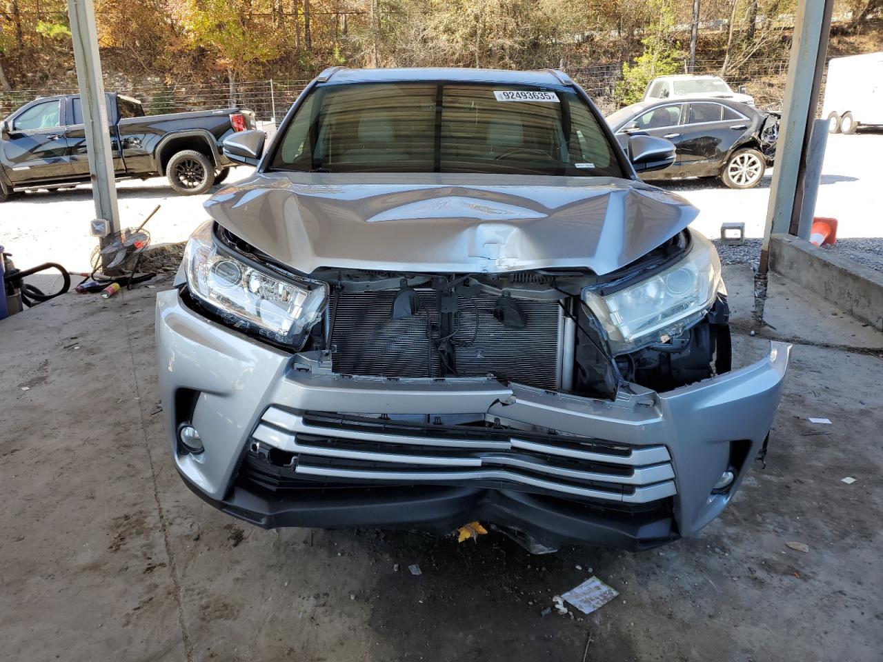 2017 TOYOTA HIGHLANDER