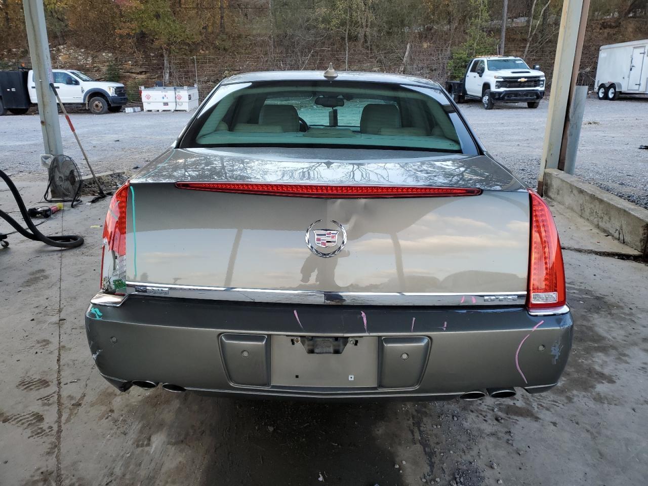 2010 CADILLAC DTS