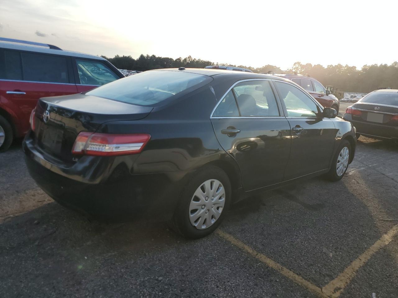 2011 TOYOTA CAMRY