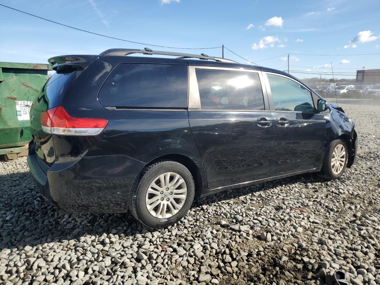 2014 TOYOTA SIENNA