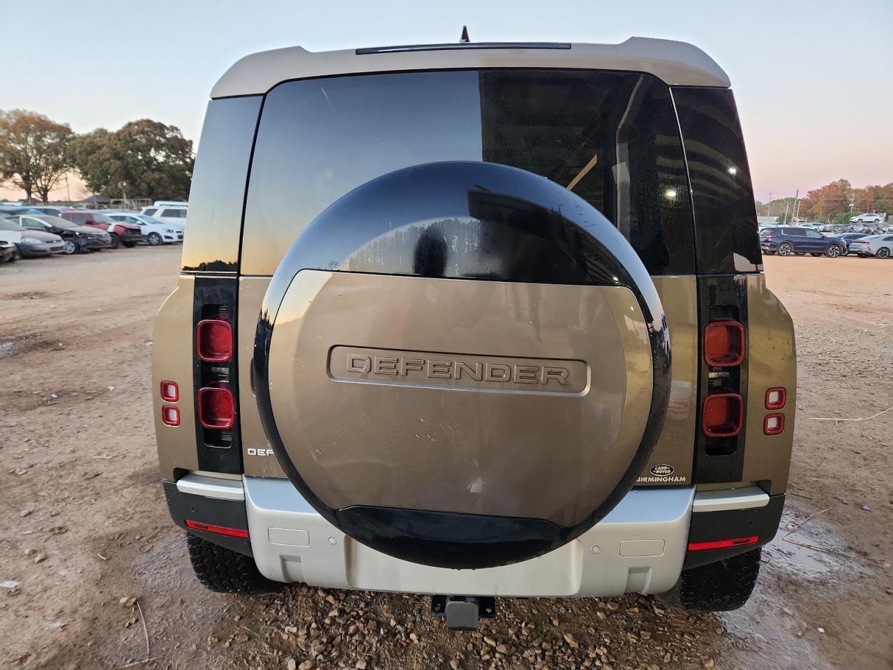 2024 LAND ROVER Defender
