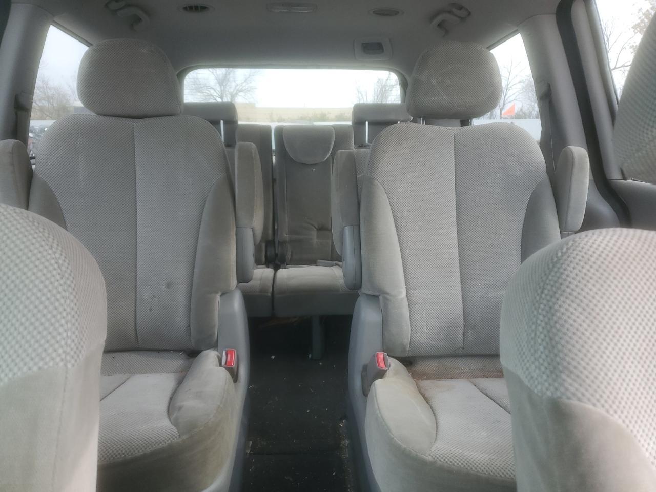 2011 KIA SEDONA