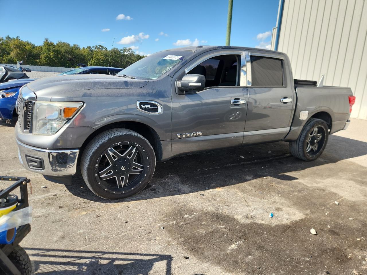 2017 NISSAN Titan