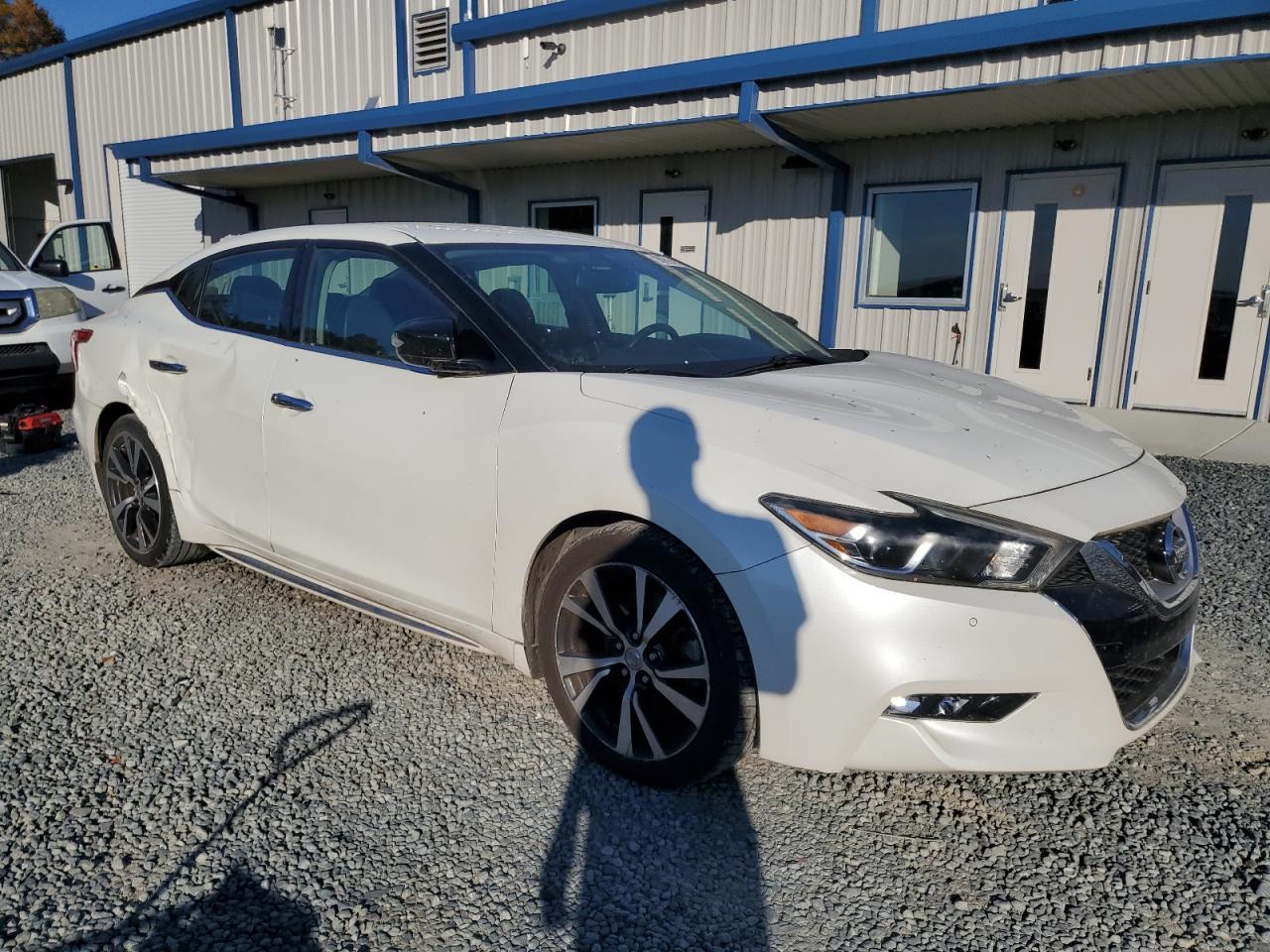 2017 NISSAN Maxima