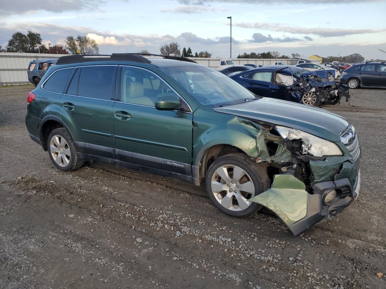 2013 SUBARU Outback