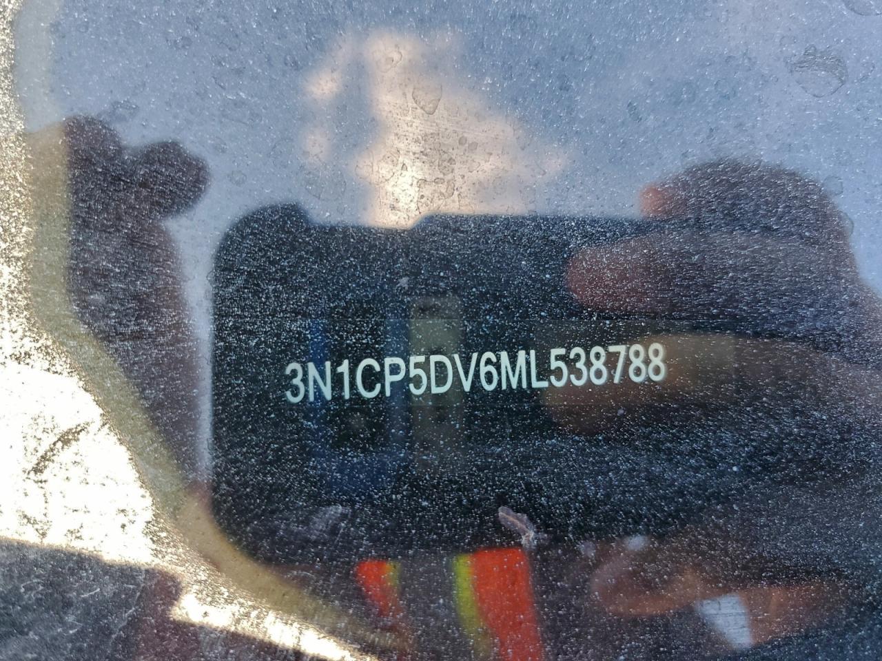 2021 NISSAN KICKS