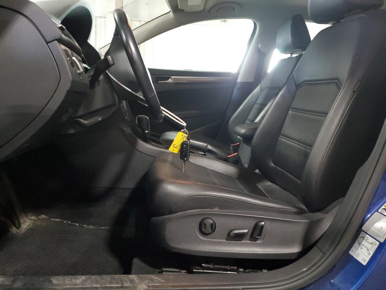 2017 VOLKSWAGEN Passat