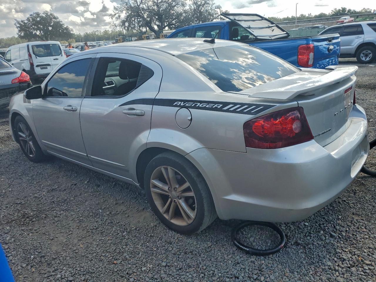 2011 DODGE Avenger