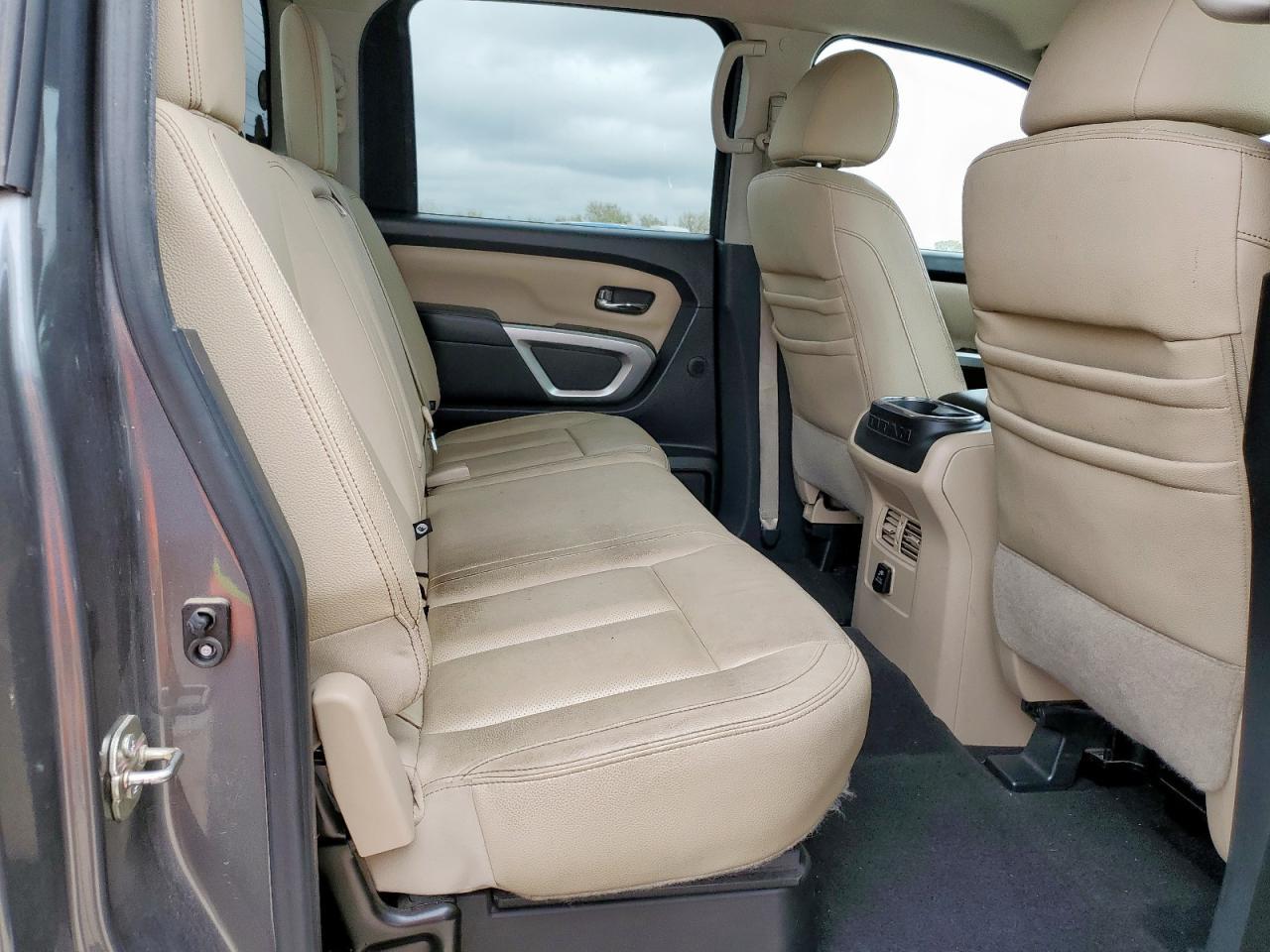 2016 NISSAN Titan