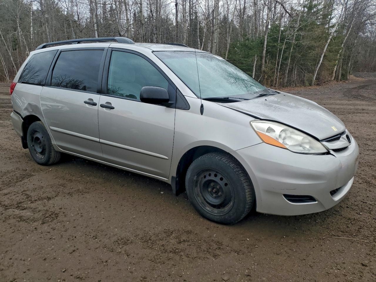 2010 TOYOTA SIENNA