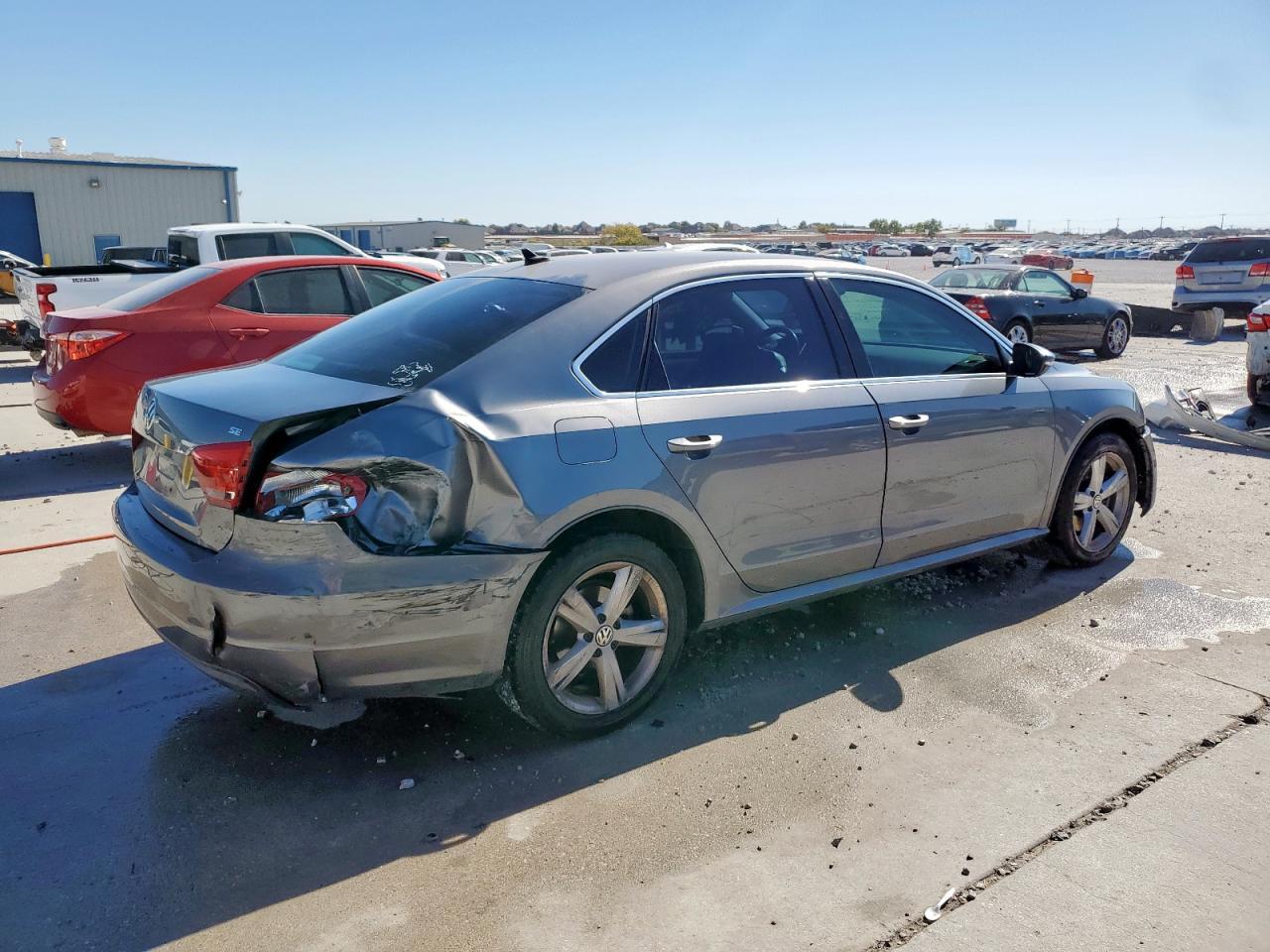 2012 VOLKSWAGEN Passat