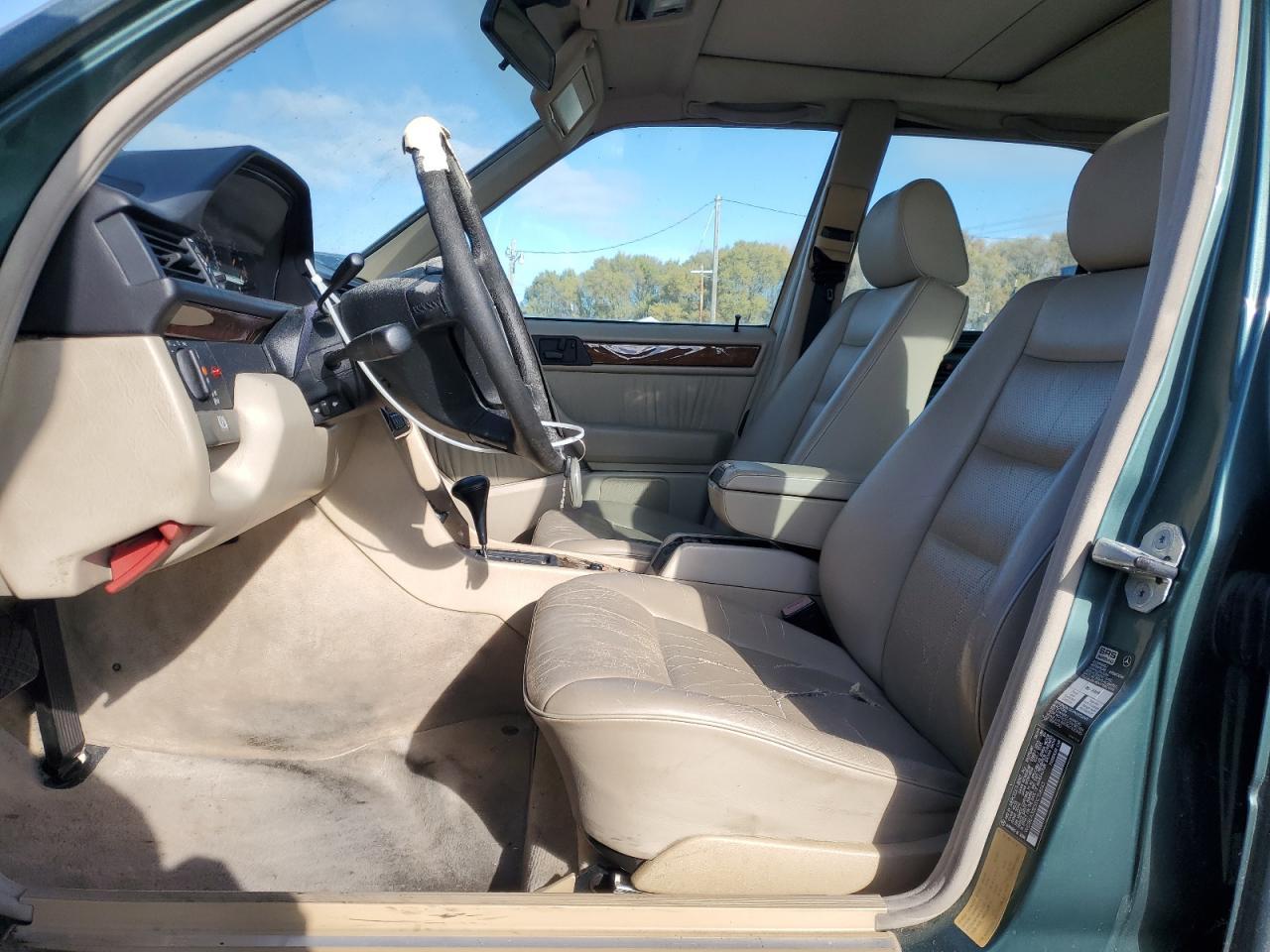 1995 MERCEDES-BENZ E-Class