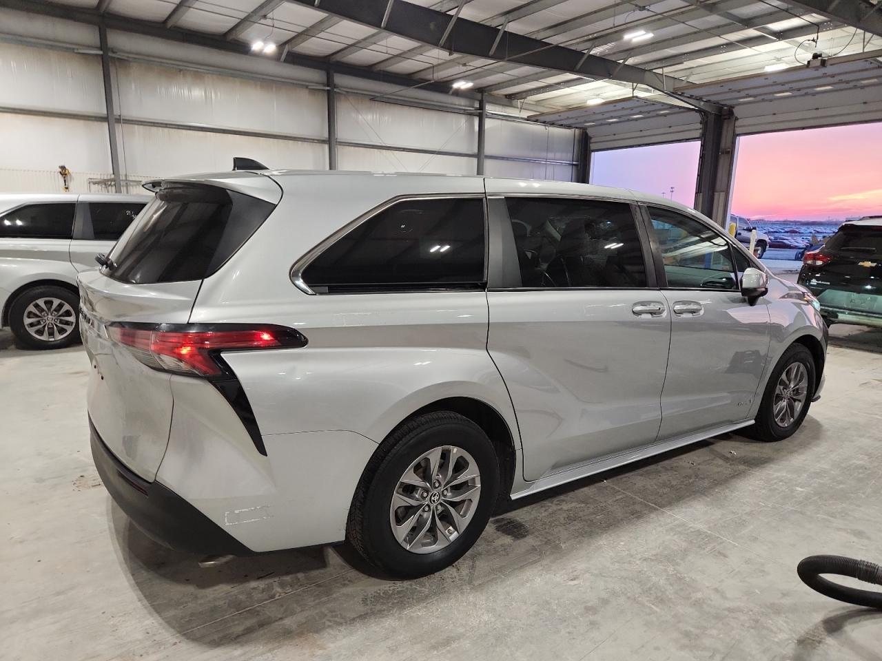2021 TOYOTA SIENNA