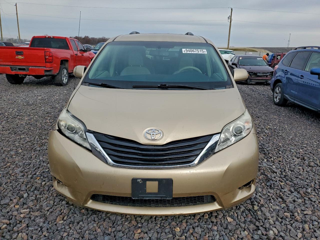 2011 TOYOTA SIENNA