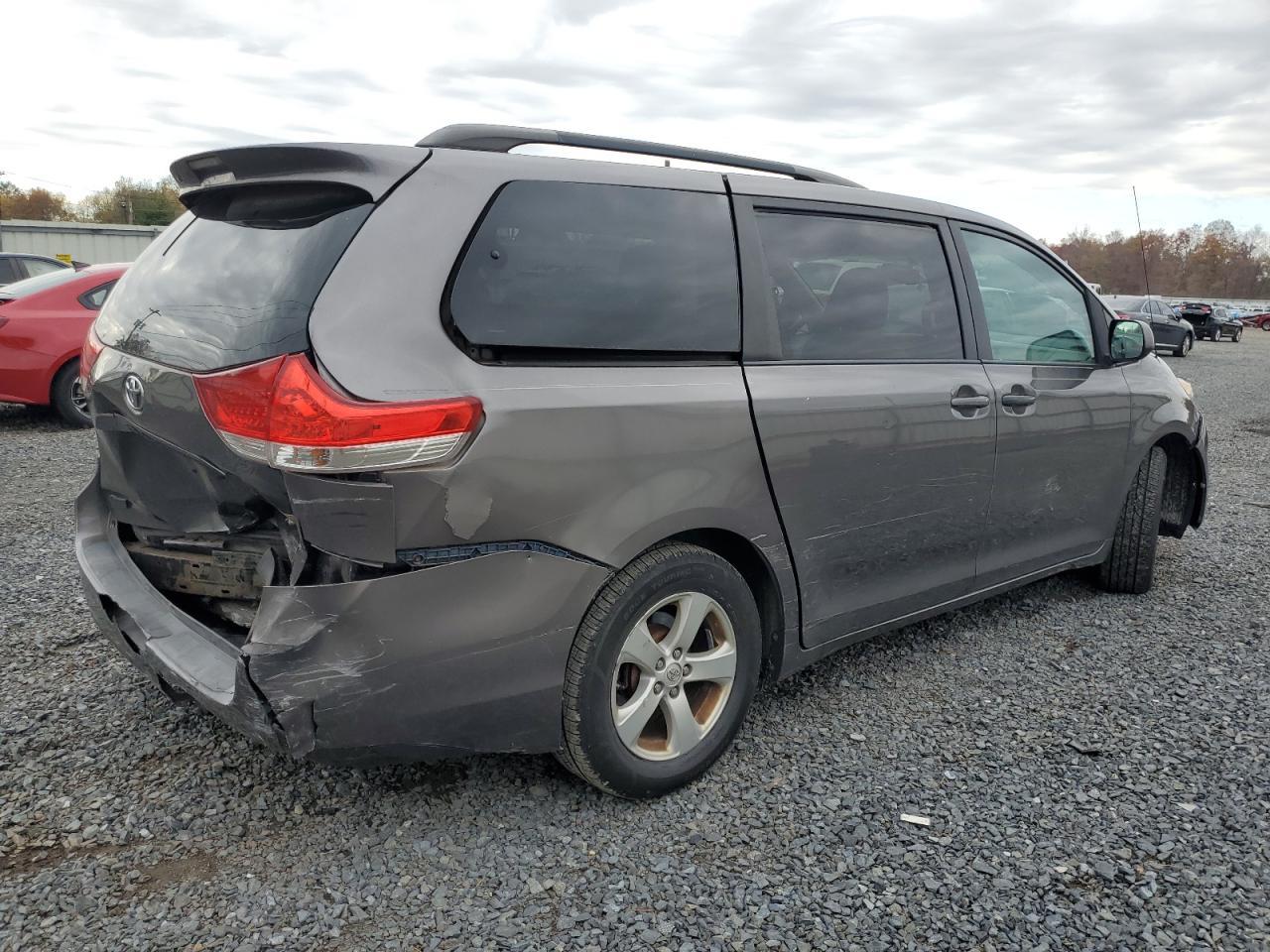 2014 TOYOTA SIENNA