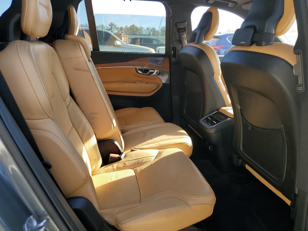 2017 VOLVO XC90