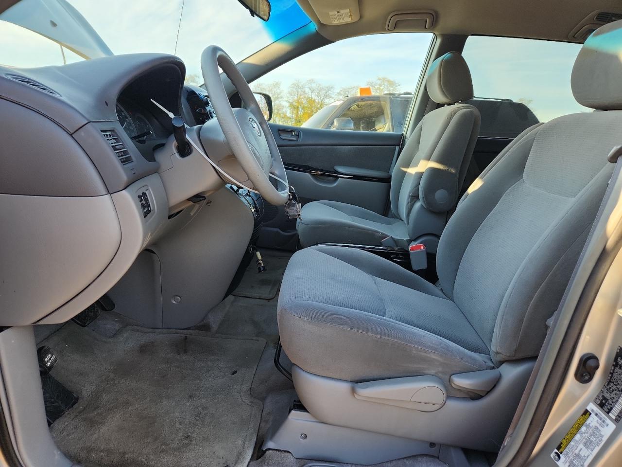 2005 TOYOTA SIENNA