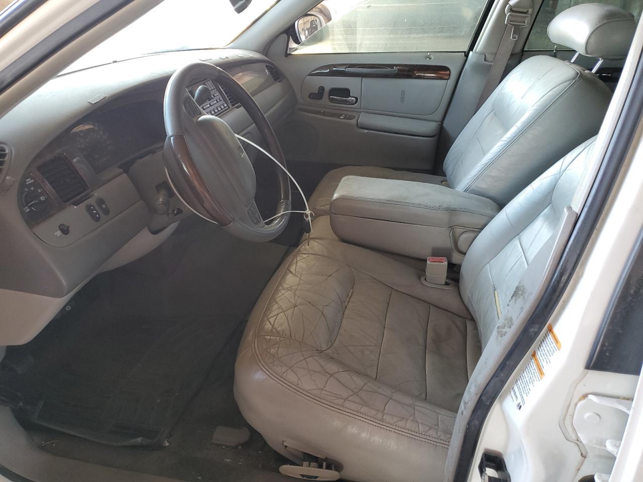2001 LINCOLN Town Car
