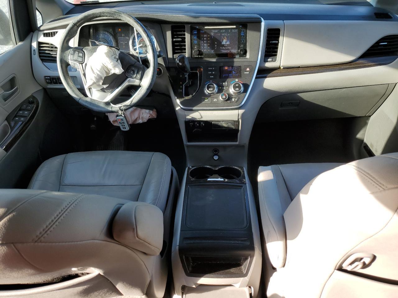 2015 TOYOTA SIENNA