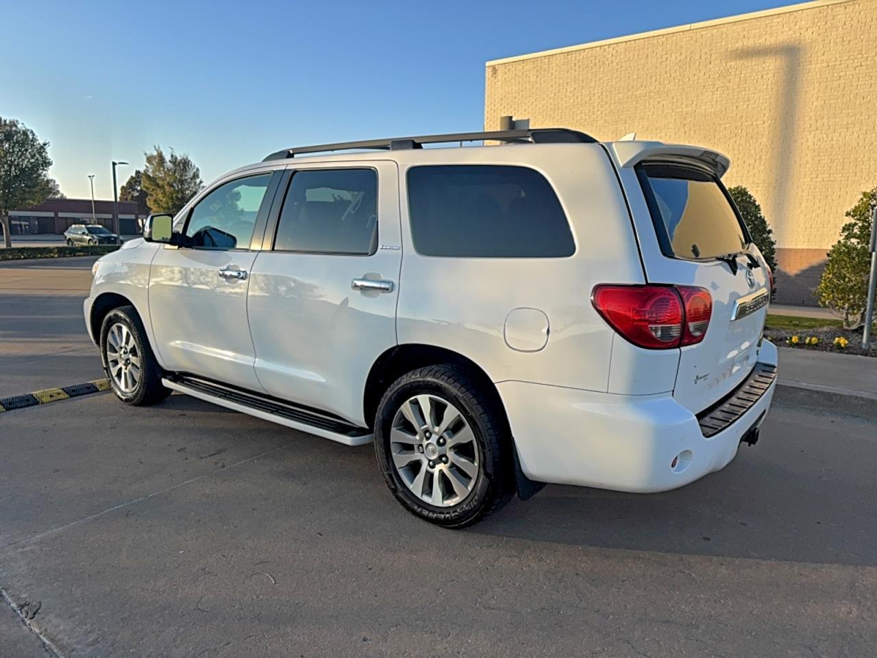 2014 TOYOTA Sequoia