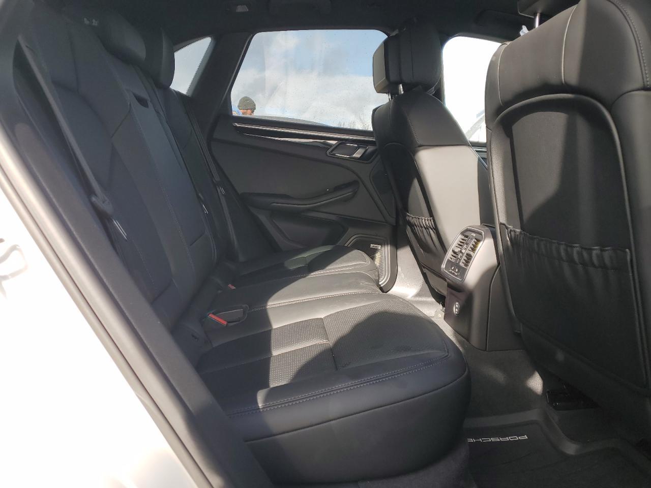 2021 PORSCHE Macan