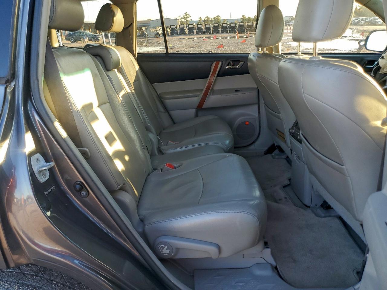 2010 TOYOTA HIGHLANDER