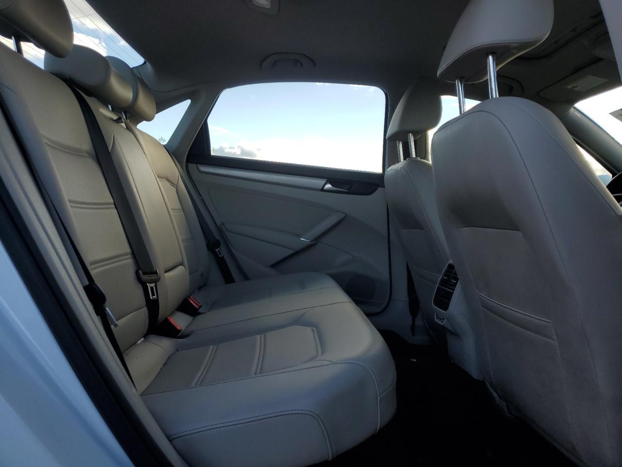 2022 VOLKSWAGEN Passat