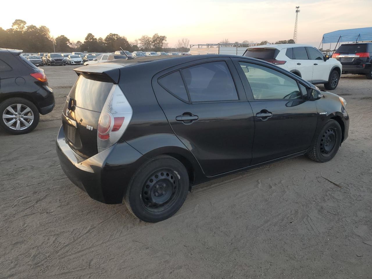 2014 TOYOTA Prius c