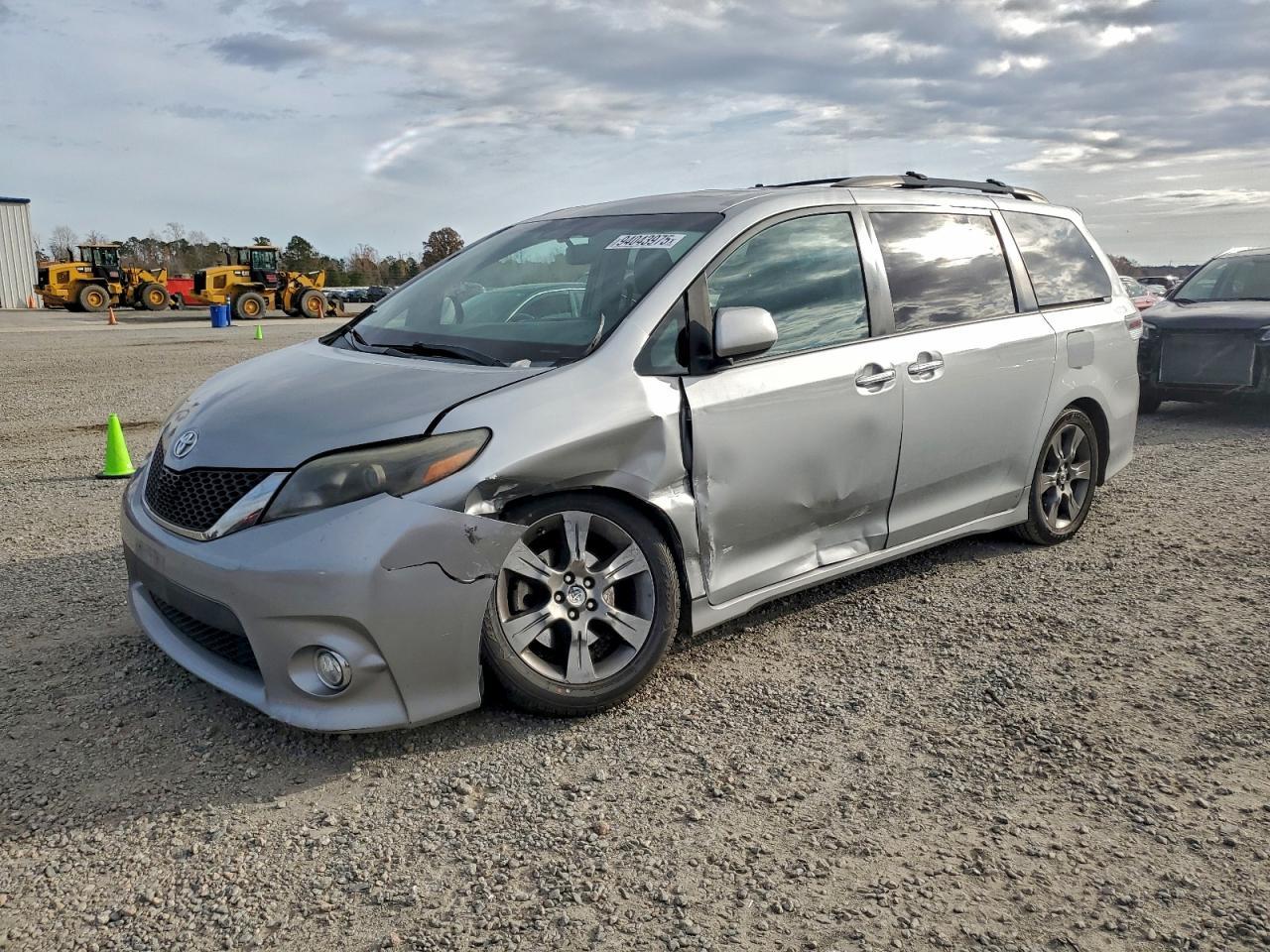 2015 TOYOTA SIENNA