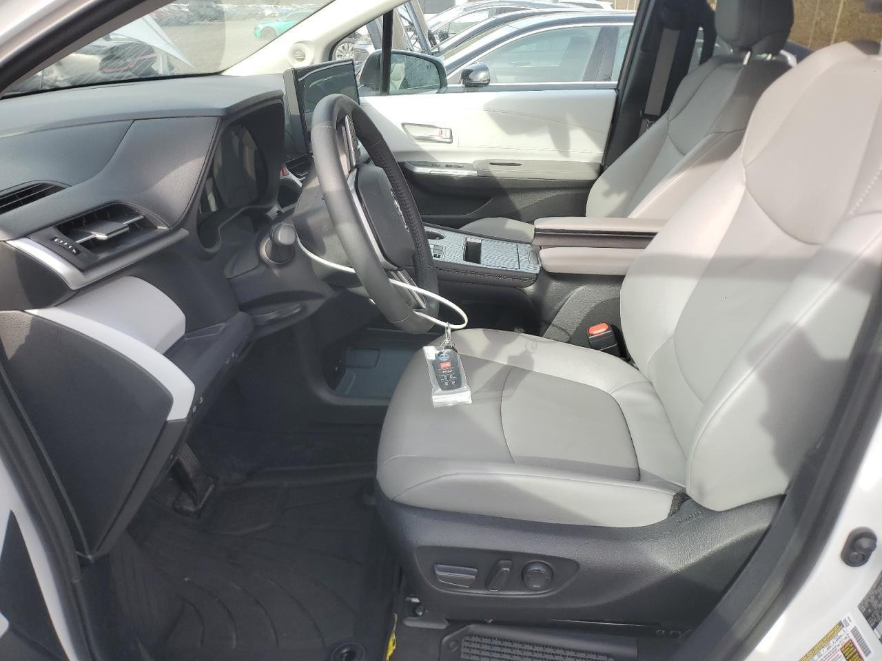 2025 TOYOTA SIENNA