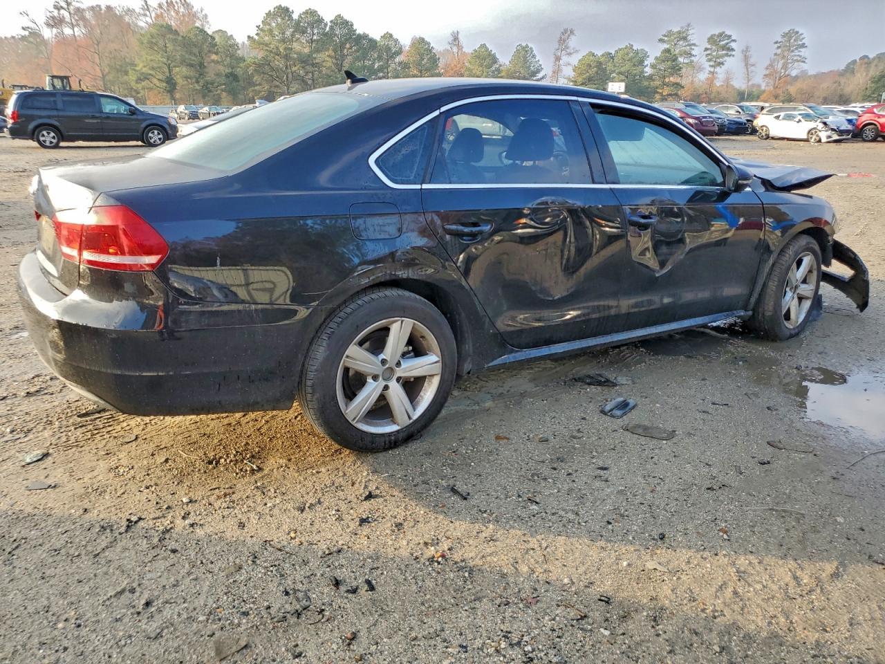 2012 VOLKSWAGEN Passat