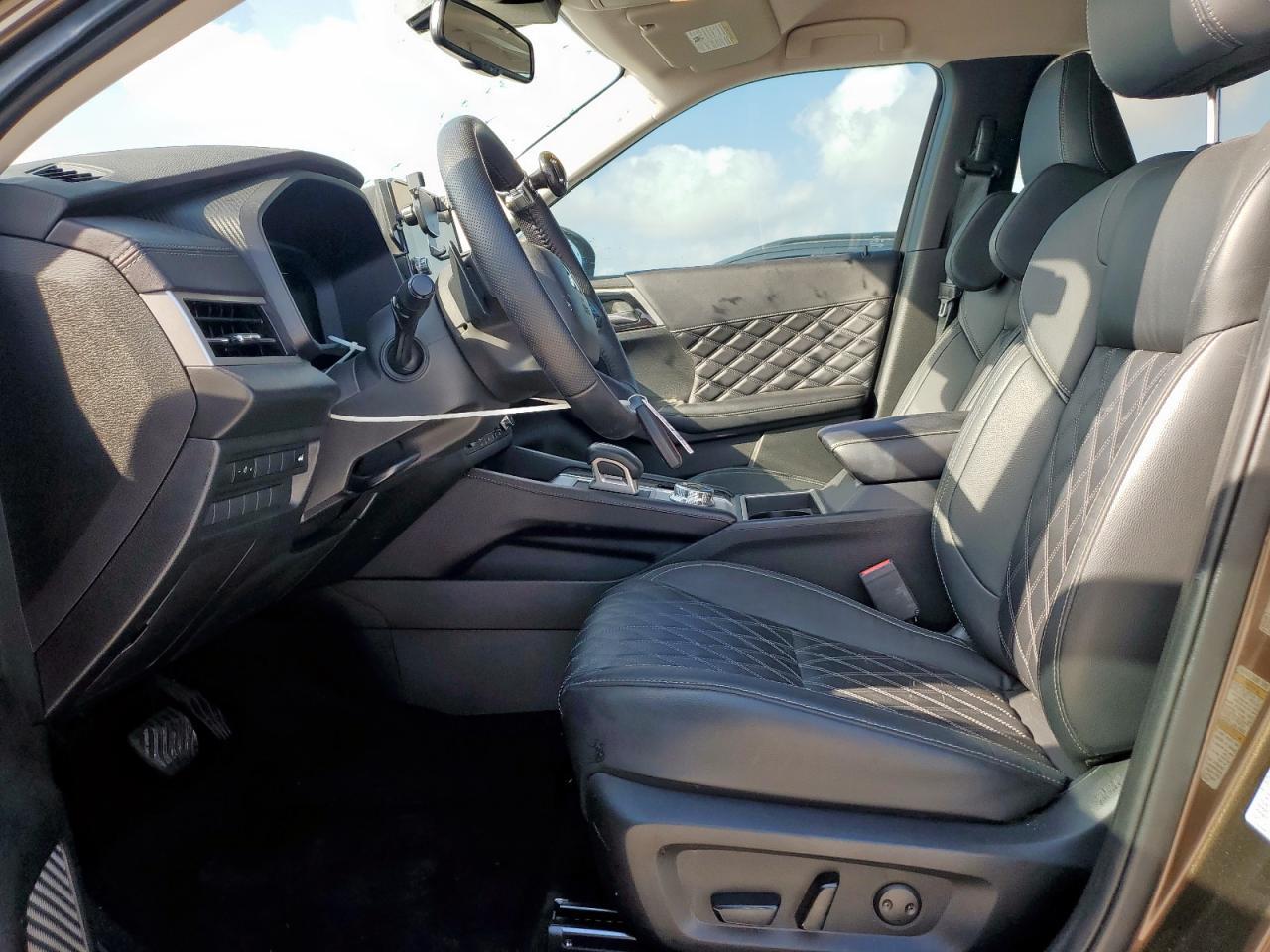 2024 MITSUBISHI outlander