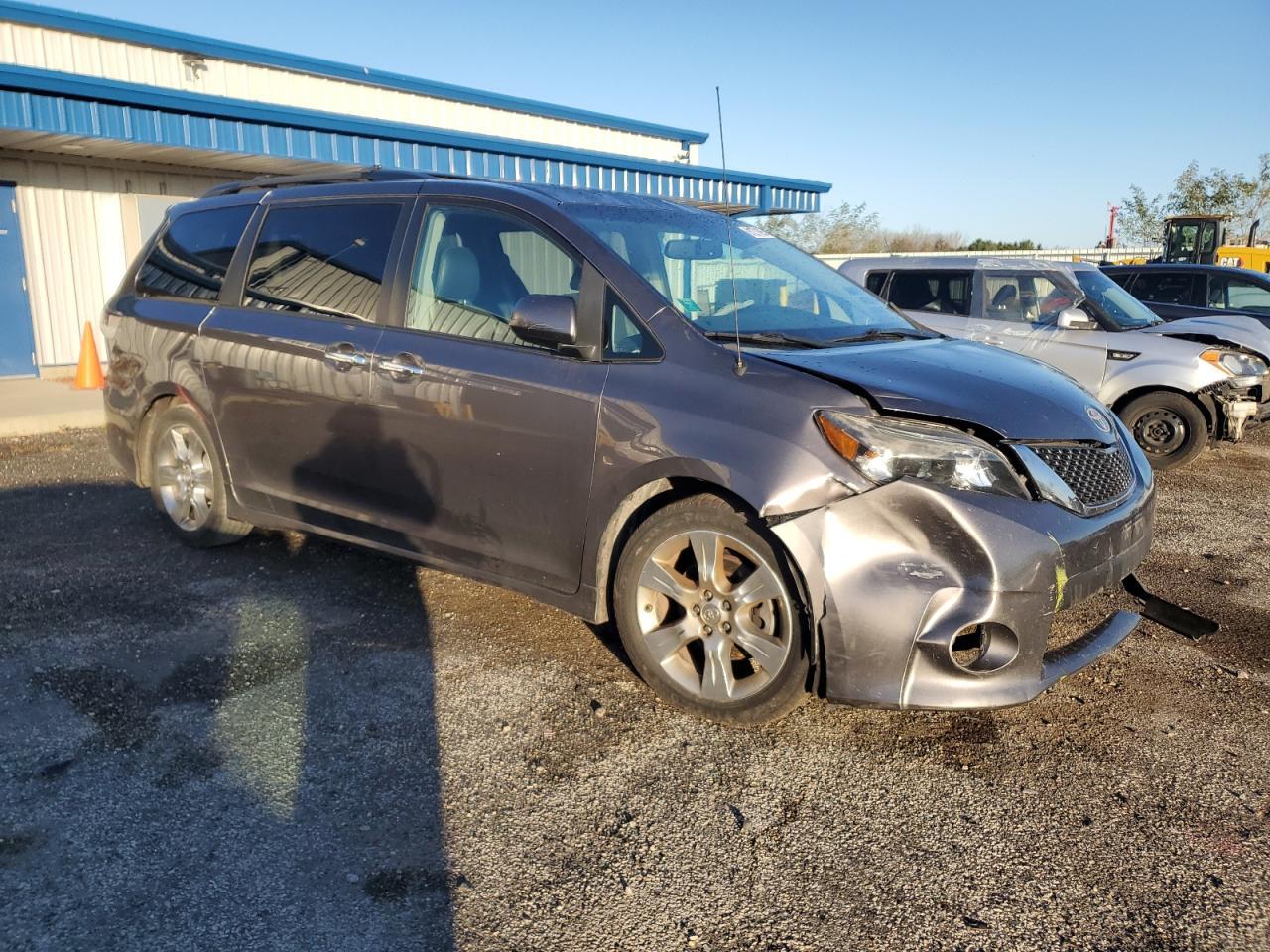 2013 TOYOTA SIENNA