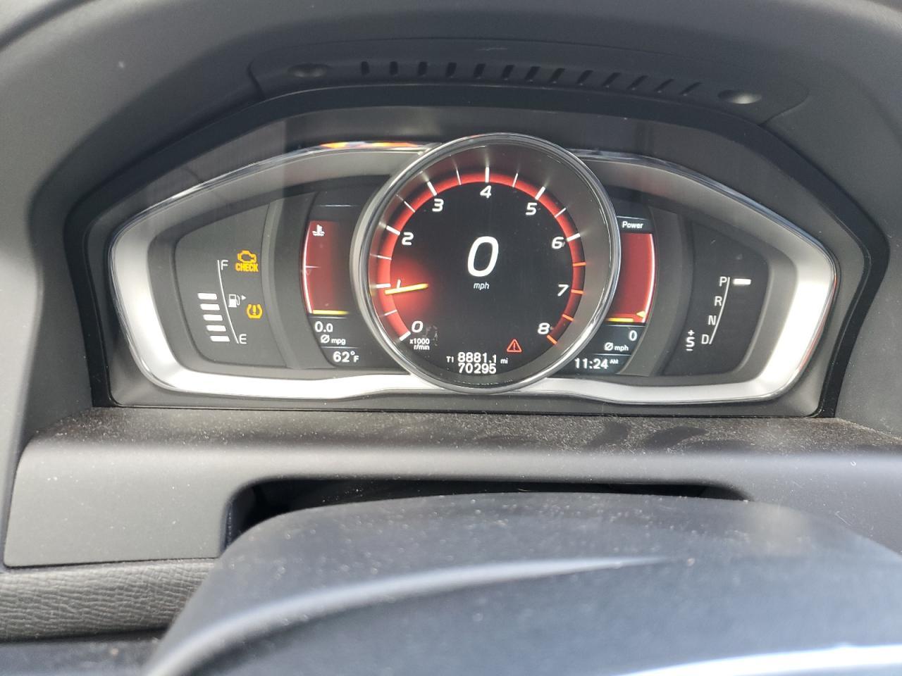 2015 VOLVO XC60