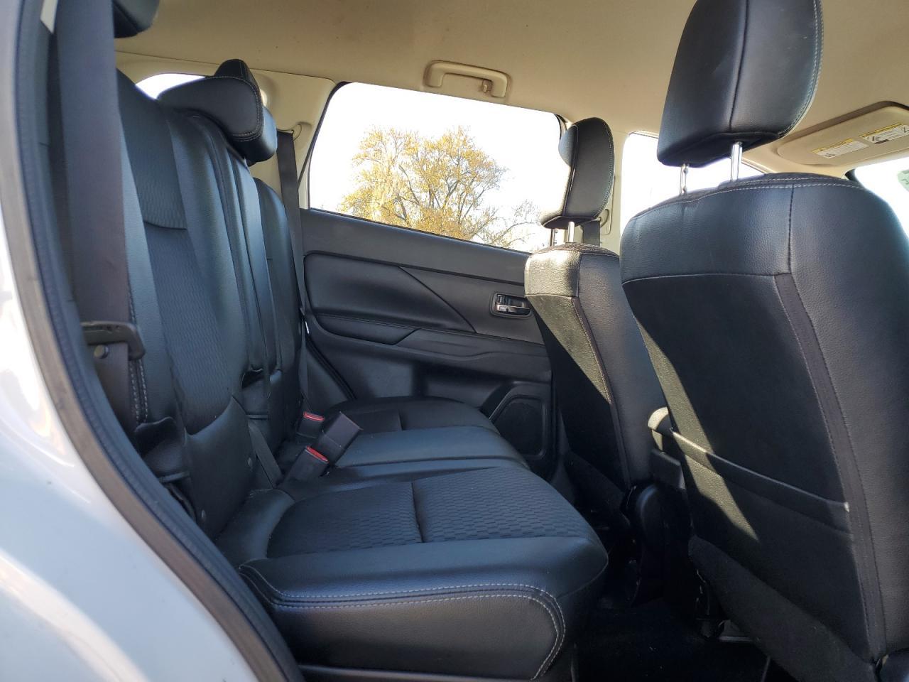 2015 MITSUBISHI outlander