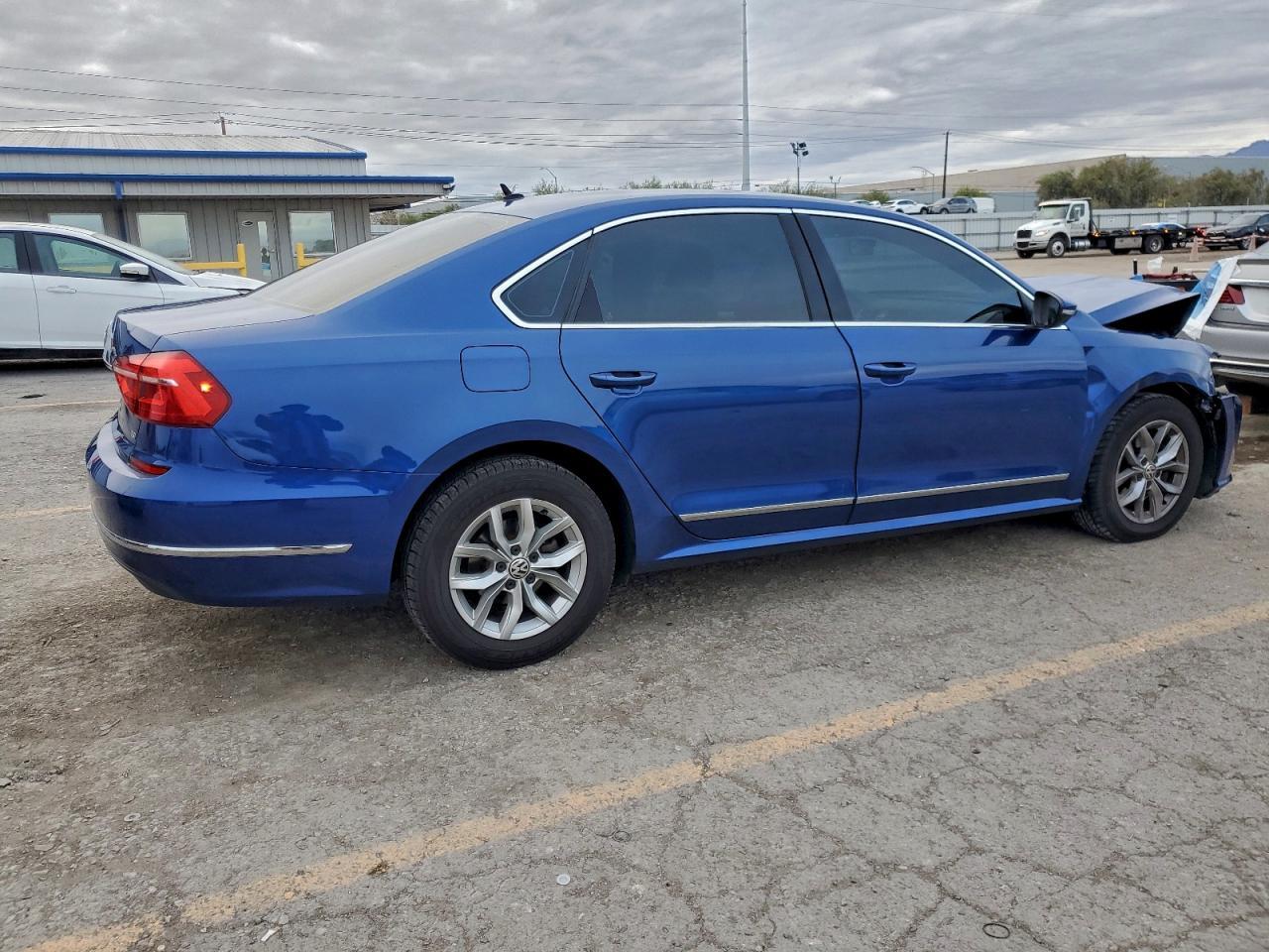 2016 VOLKSWAGEN Passat
