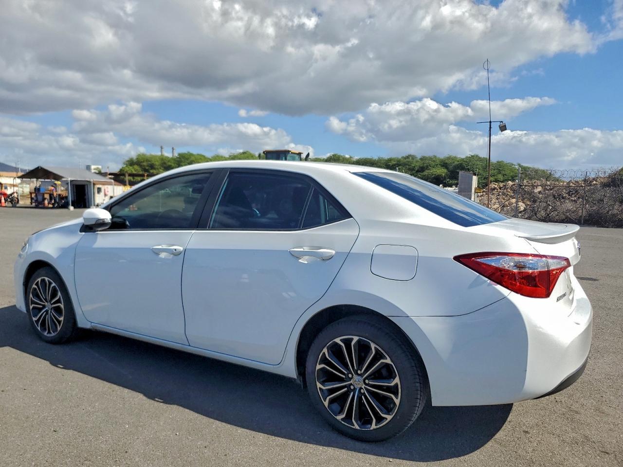 2015 TOYOTA COROLLA