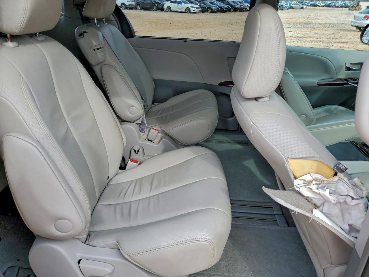 2012 TOYOTA SIENNA
