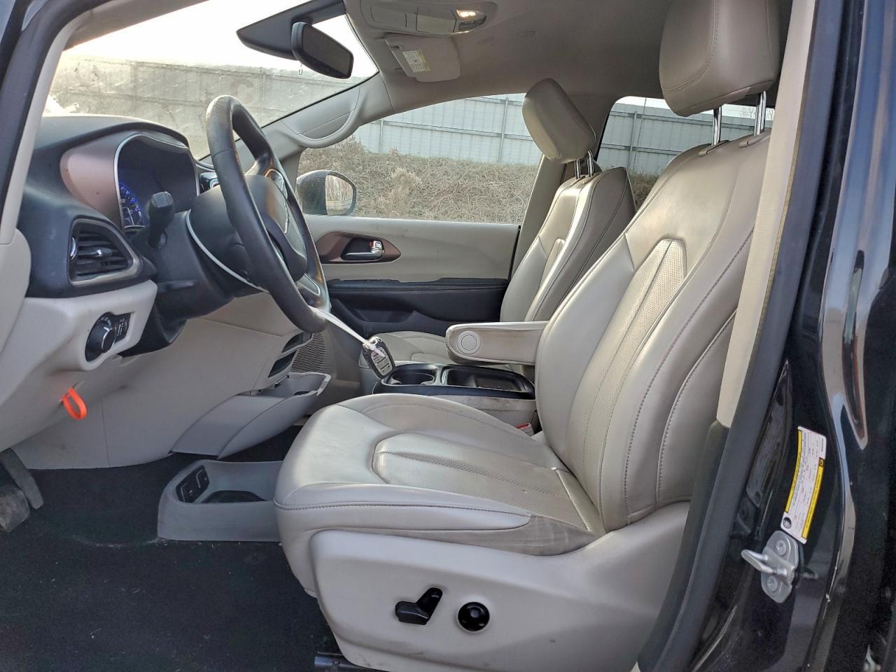 2021 CHRYSLER Voyager