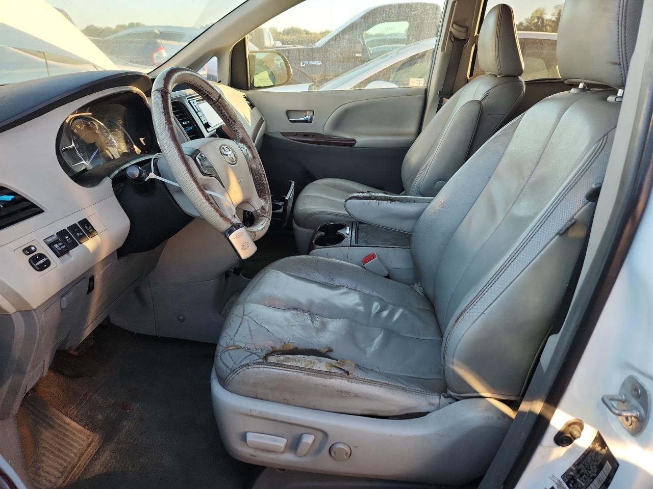2013 TOYOTA SIENNA