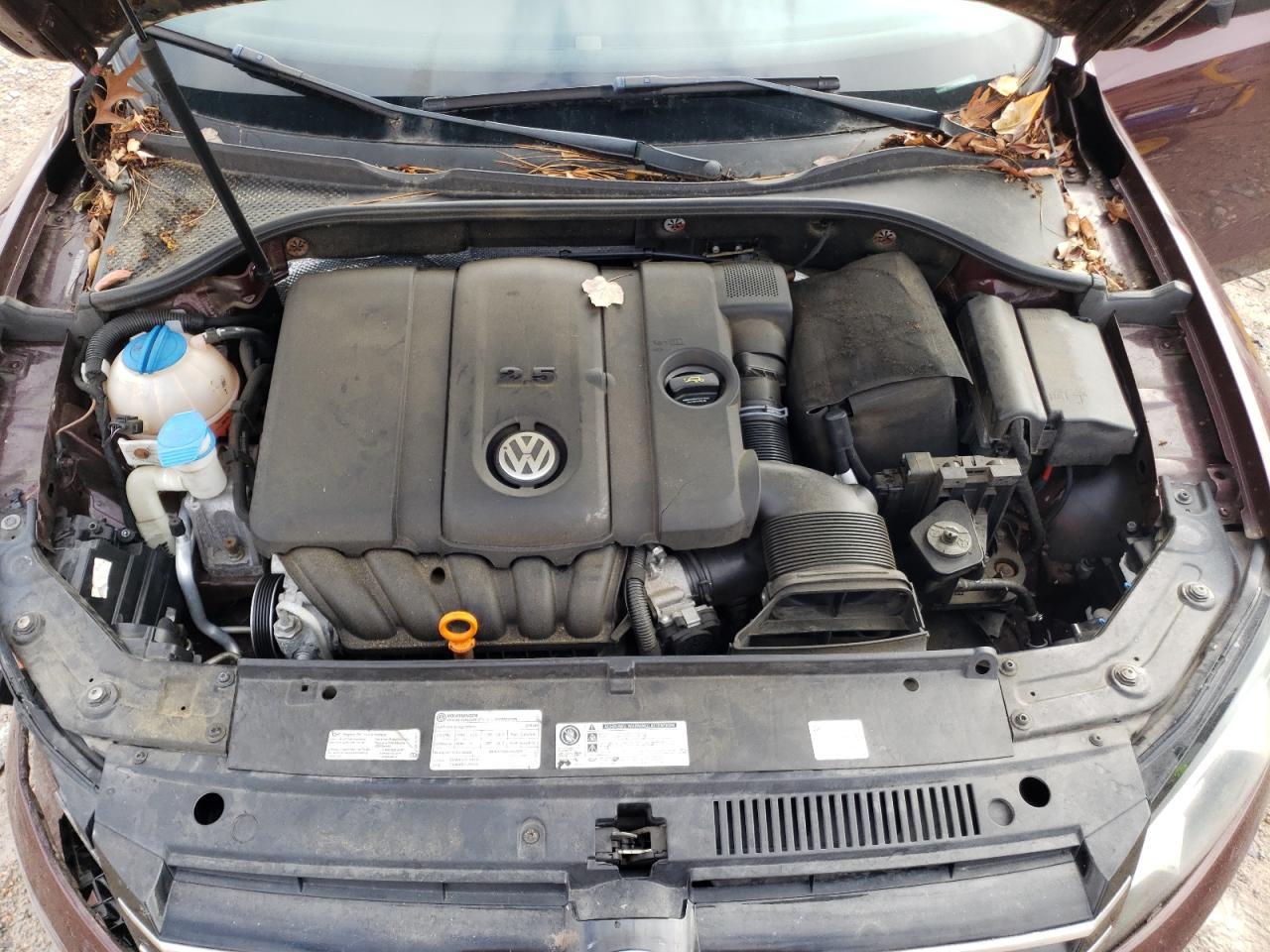 2013 VOLKSWAGEN Passat