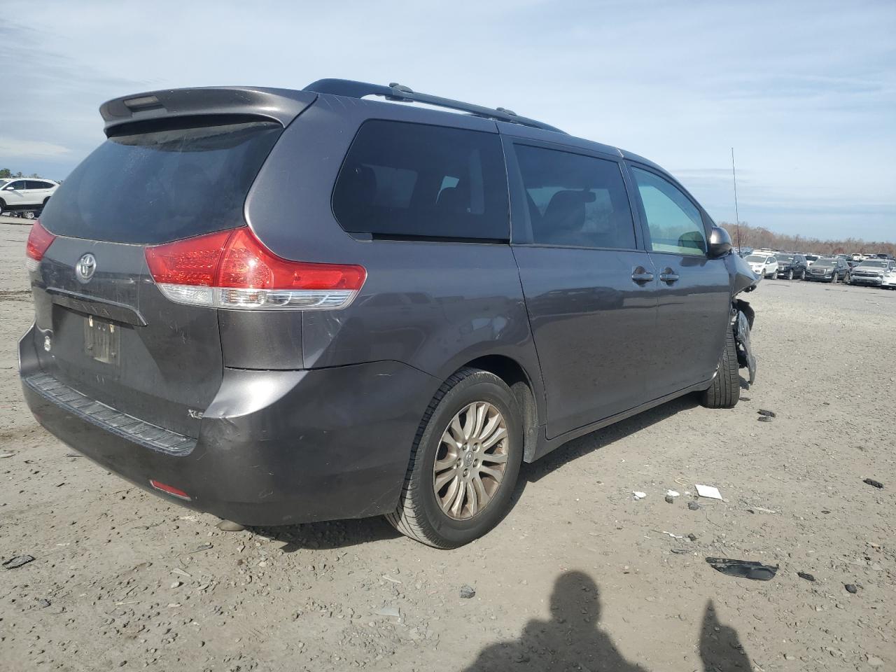 2014 TOYOTA SIENNA