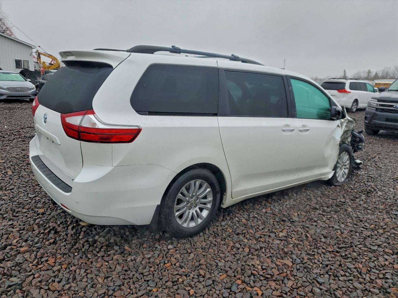 2015 TOYOTA SIENNA