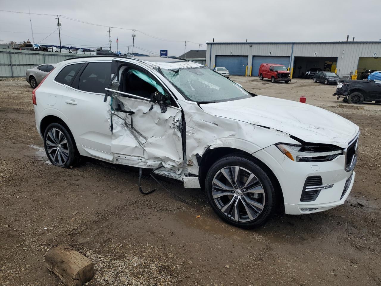 2022 VOLVO XC60