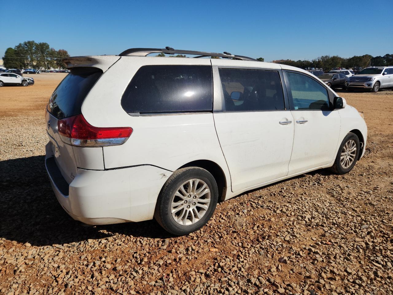 2013 TOYOTA SIENNA
