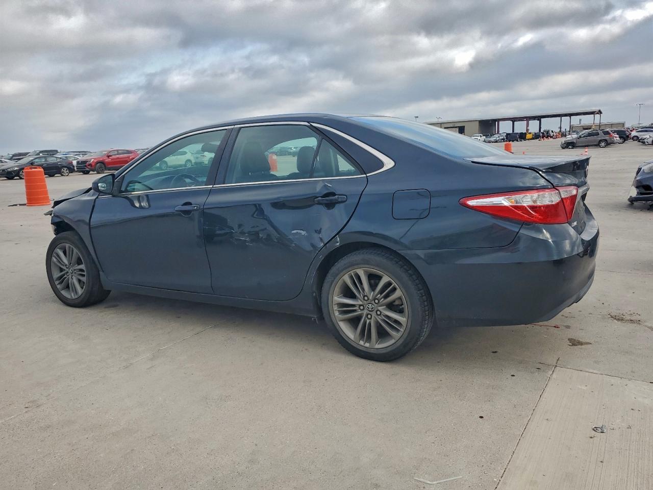 2016 TOYOTA CAMRY