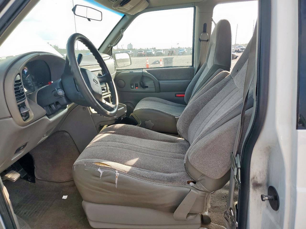 1999 CHEVROLET Astro
