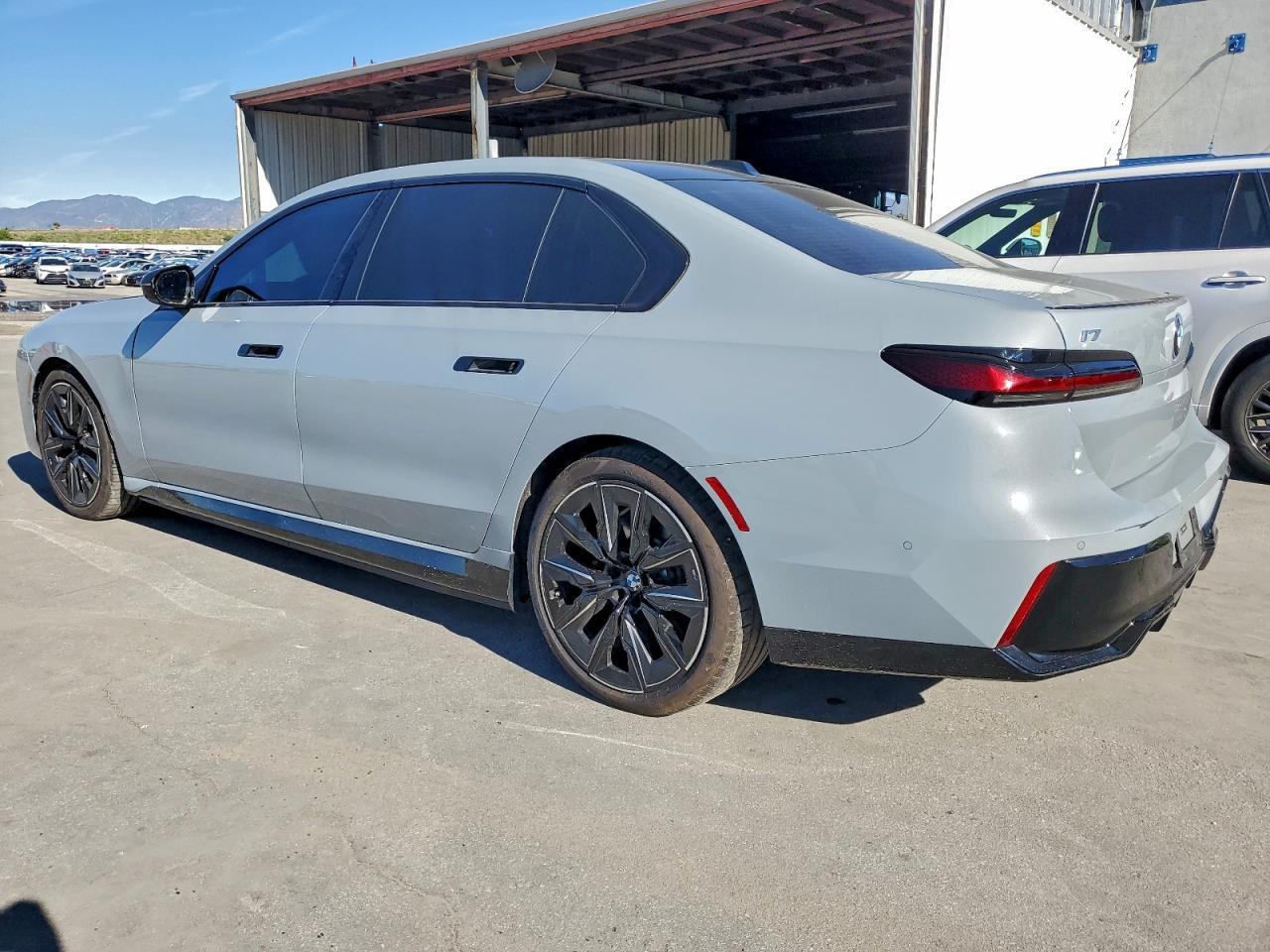 2025 BMW i7