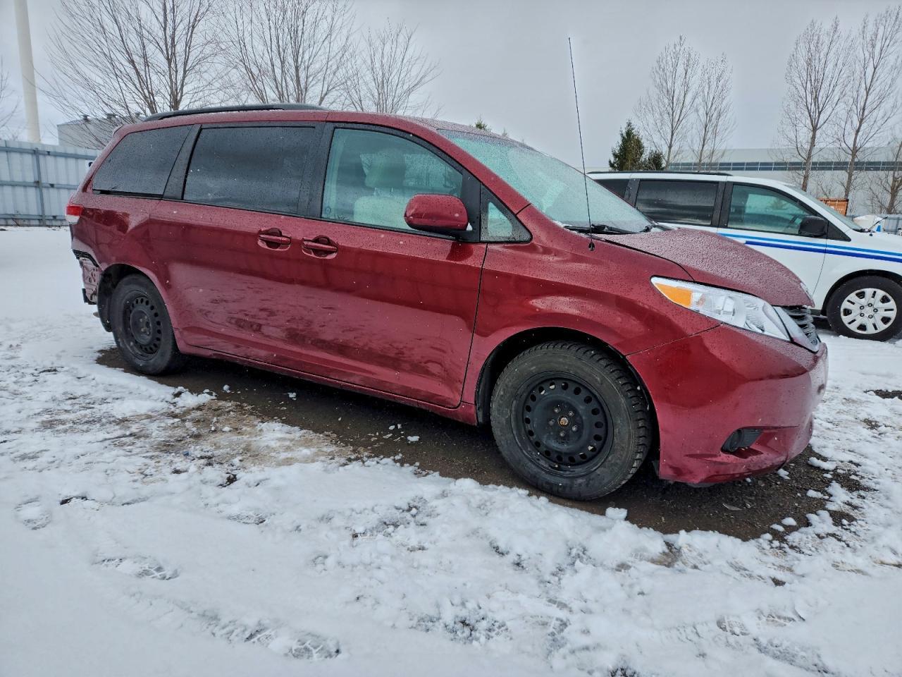 2012 TOYOTA SIENNA
