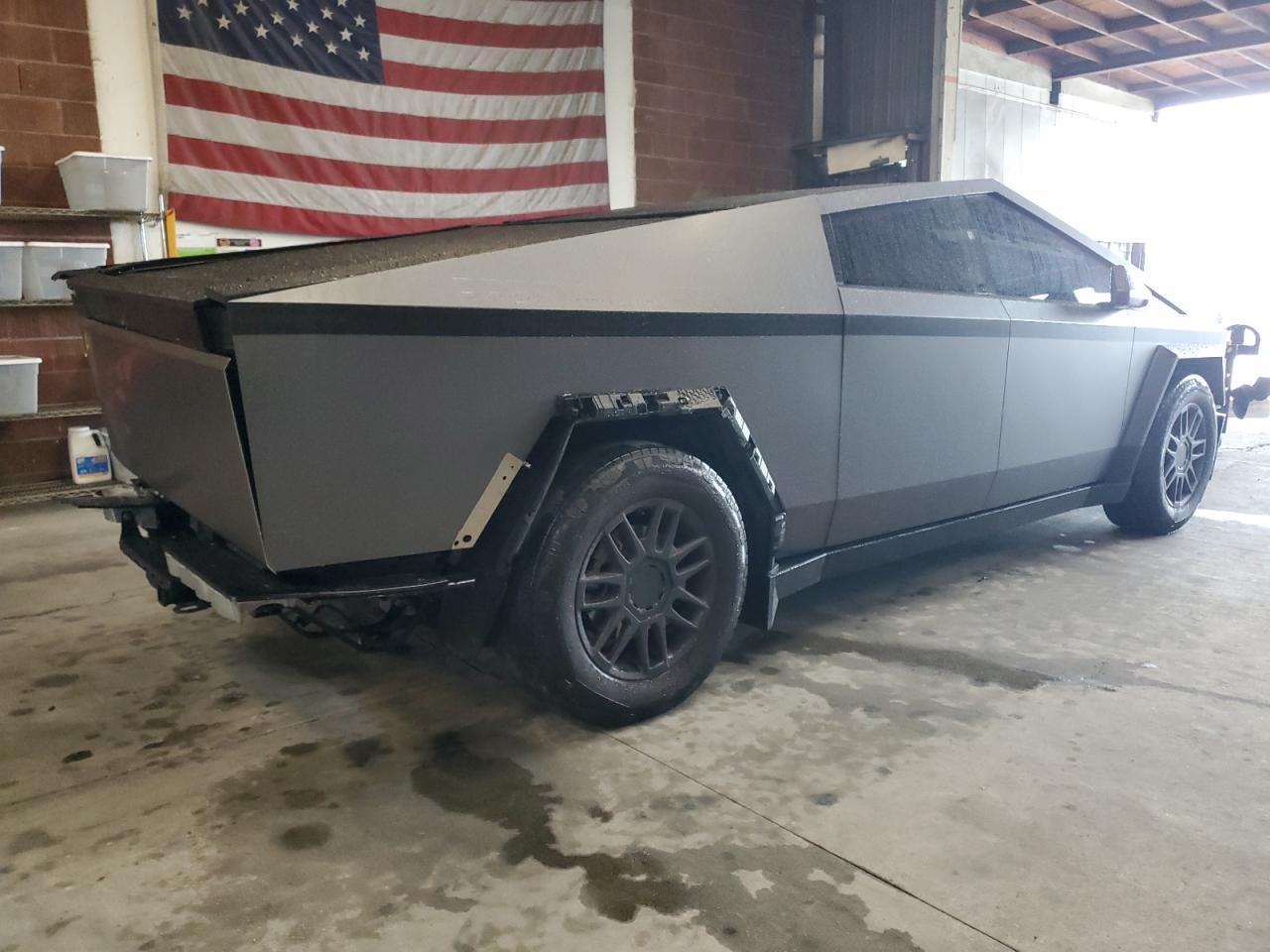 2024 TESLA Cybertruck